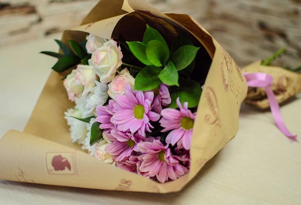 Букет улыбка в Ульяновске Букет цветов из: Розы и Хризантемы в Ульяновске