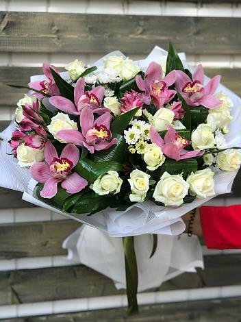 Букет цветов из: Розы и Хризантемы в Ульяновске