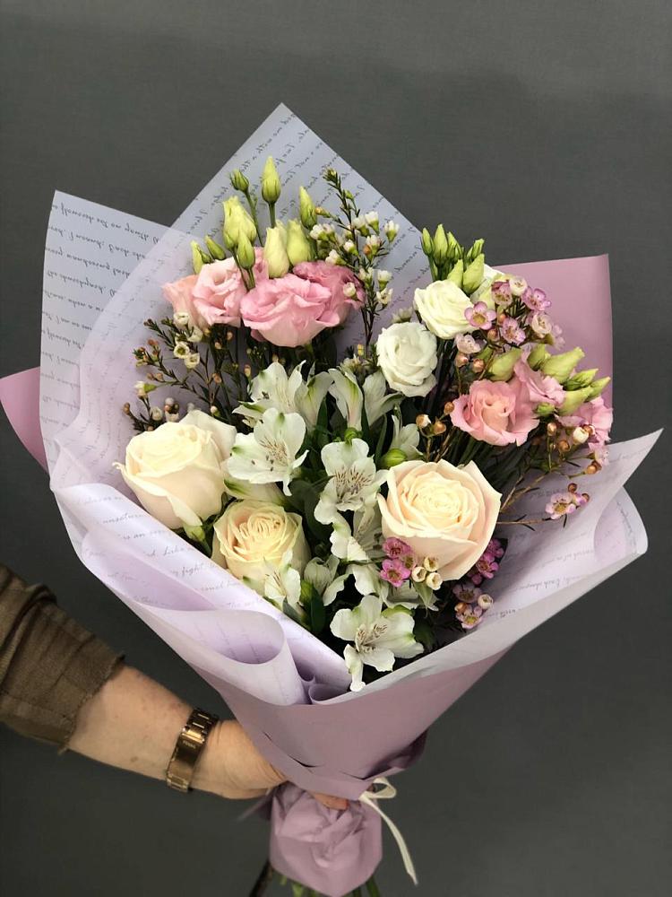 Букет лунная мелодия в Ульяновске Букет цветов из: Альстромерии, Розы и Лизиантусы в Ульяновске