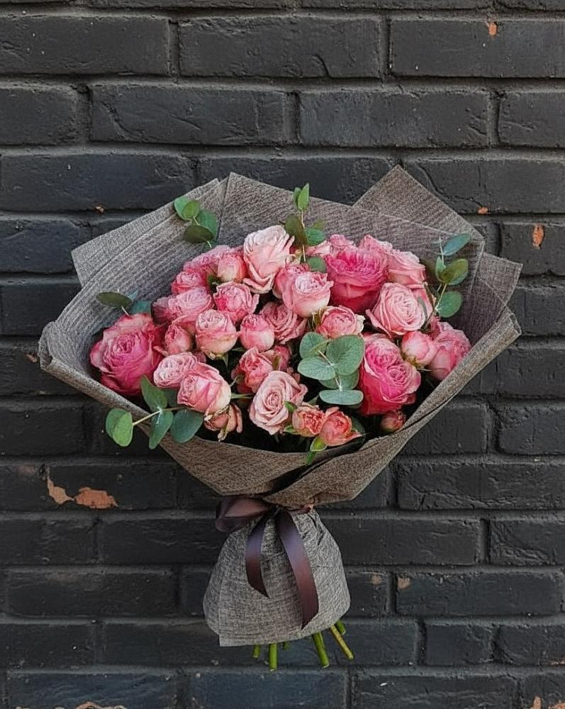 Букет розы в пальмах в Ульяновске Букет цветов из: Розы в Ульяновске