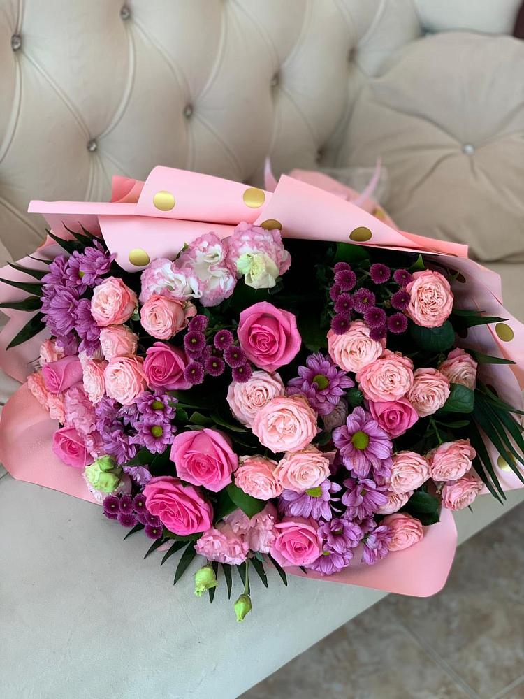 Букет цветов из: Хризантемы, Розы и Лизиантусы в Ульяновске