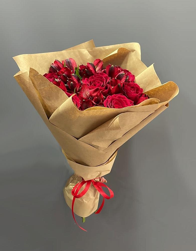 Букет прекрасной женщине в Ульяновске Букет цветов из: Альстромерии и Розы в Ульяновске