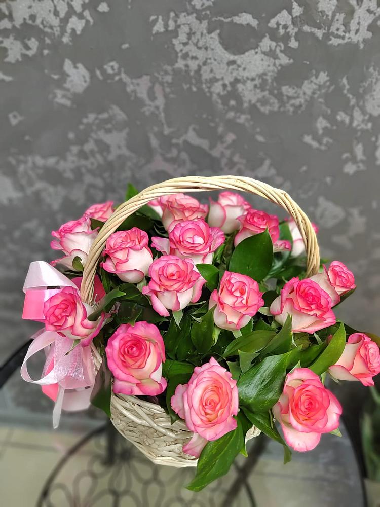 Цветочная композиция из Розы в корзине в Ульяновске