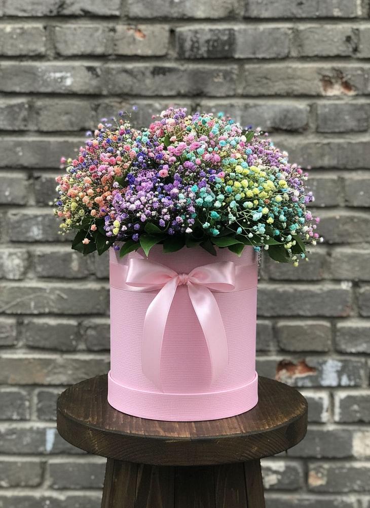 Цветочная композиция из Гипсофила и Розы в шляпной коробке в Ульяновске