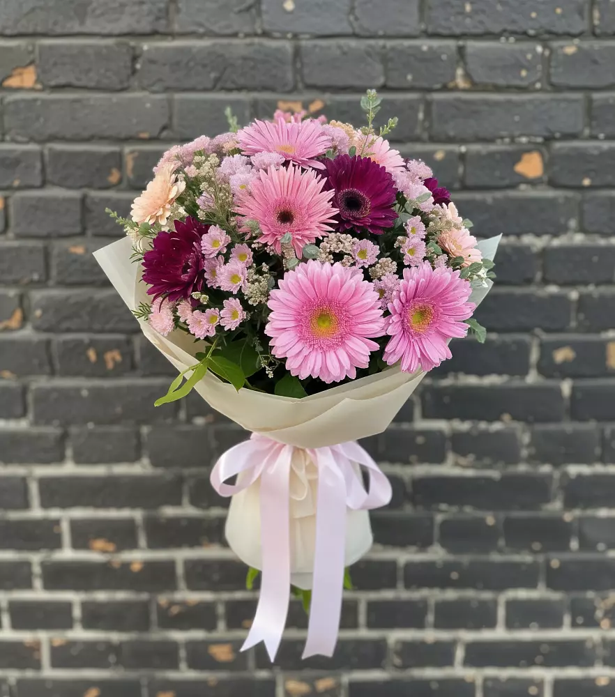 Букет яркие краски в Ульяновске Букет цветов из: Герберы и Хризантемы в Ульяновске