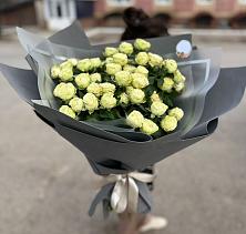 Букет Белые кустовые розы Солинеро в Ульяновске