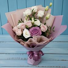 Букет цветов из:  Розы и Лизиантусы в Ульяновске