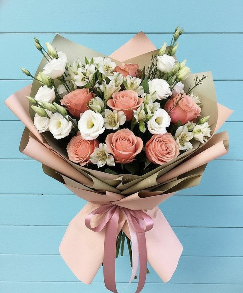 Букет олимп в Ульяновске Букет цветов из: Розы, Альстромерии и Лизиантусы в Ульяновске