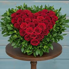 Цветочная композиция из Розы в виде сердца в Ульяновске