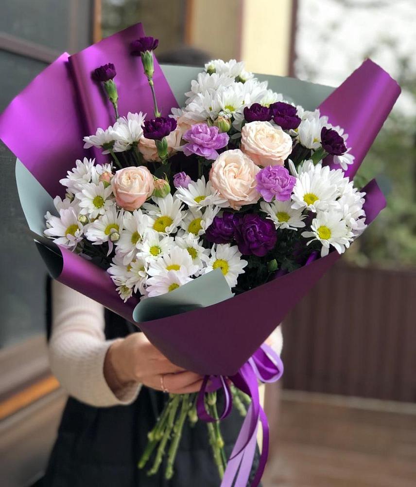 Букет фиолетовый сад в Ульяновске Букет цветов из: Хризантемы, Гвоздики и Розы в Ульяновске