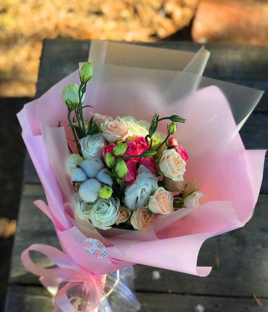 Букет цветов из: Розы и Лизиантусы в Ульяновске