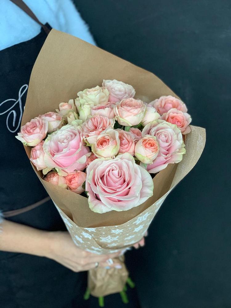 Букет ванильный зефир в Ульяновске Букет цветов из: Хризантемы и Розы в Ульяновске