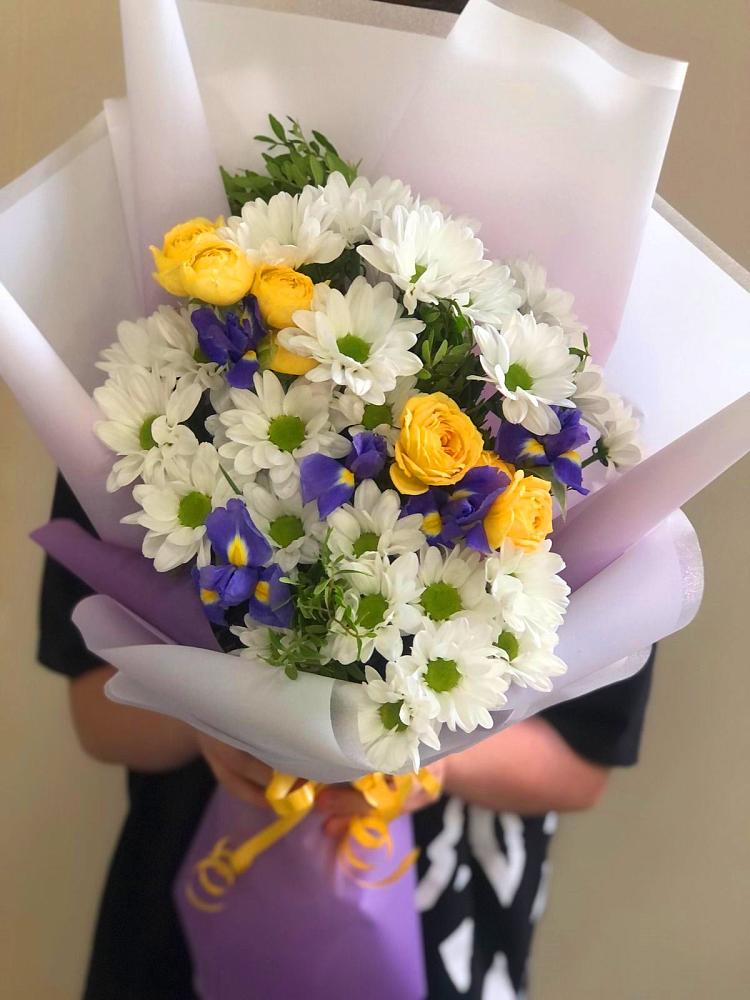 Букет цветов из: Ирисы, Хризантемы и Розы в Ульяновске