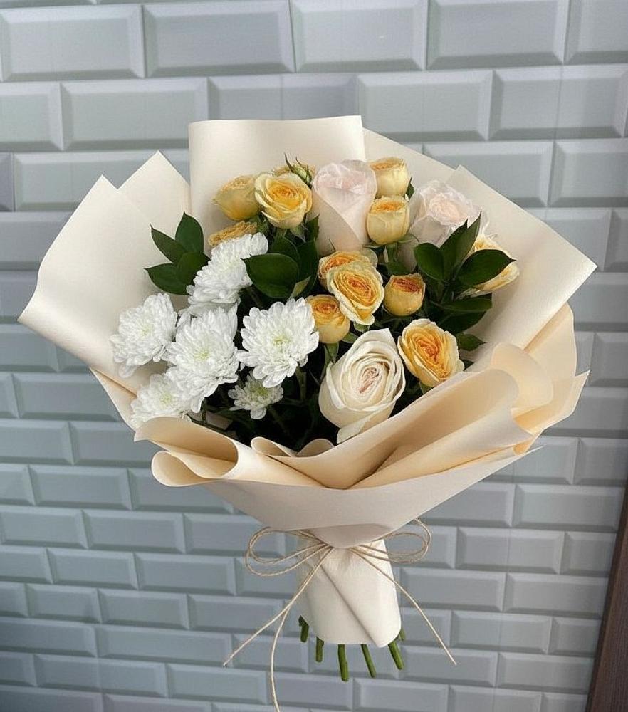 Букет цветочный вальс в Ульяновске Букет цветов из: Розы и Хризантемы в Ульяновске