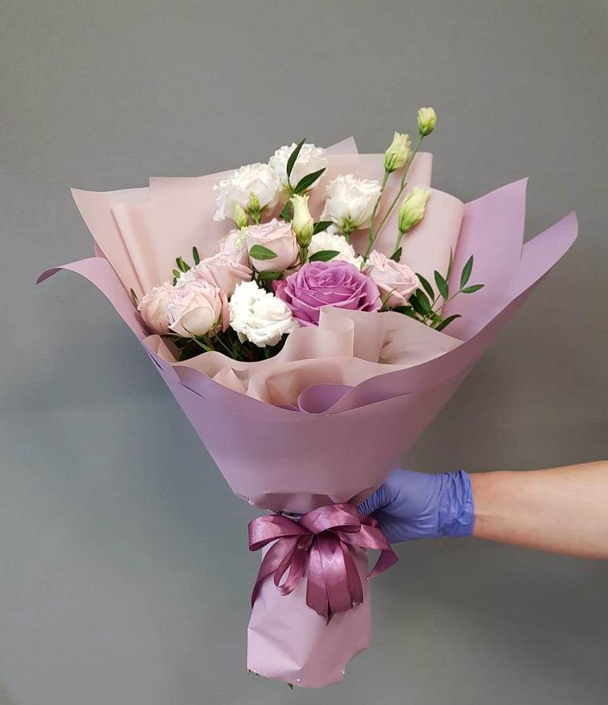 Букет цветов из: Розы и Лизиантусы в Ульяновске