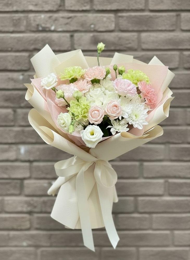 Букет Трепет мечты в Ульяновске Букет цветов из: Гвоздики, Розы, Лизиантусы и Хризантемы в Ульяновске