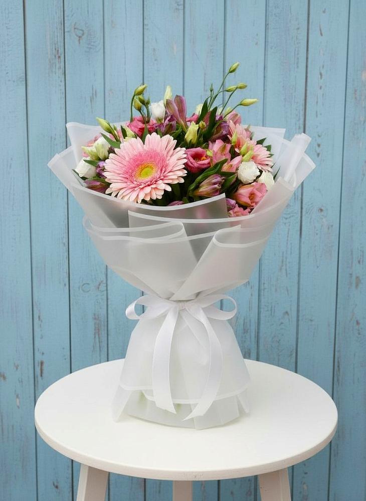 Букет прохладный бриз в Ульяновске Букет цветов из: Герберы, Альстромерии и Лизиантусы в Ульяновске