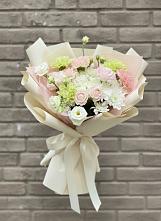 Букет Трепет мечты в Ульяновске Букет цветов из:  Гвоздики, Розы, Лизиантусы и Хризантемы в Ульяновске
