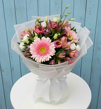 Букет прохладный бриз в Ульяновске Букет цветов из:  Герберы, Альстромерии и Лизиантусы в Ульяновске