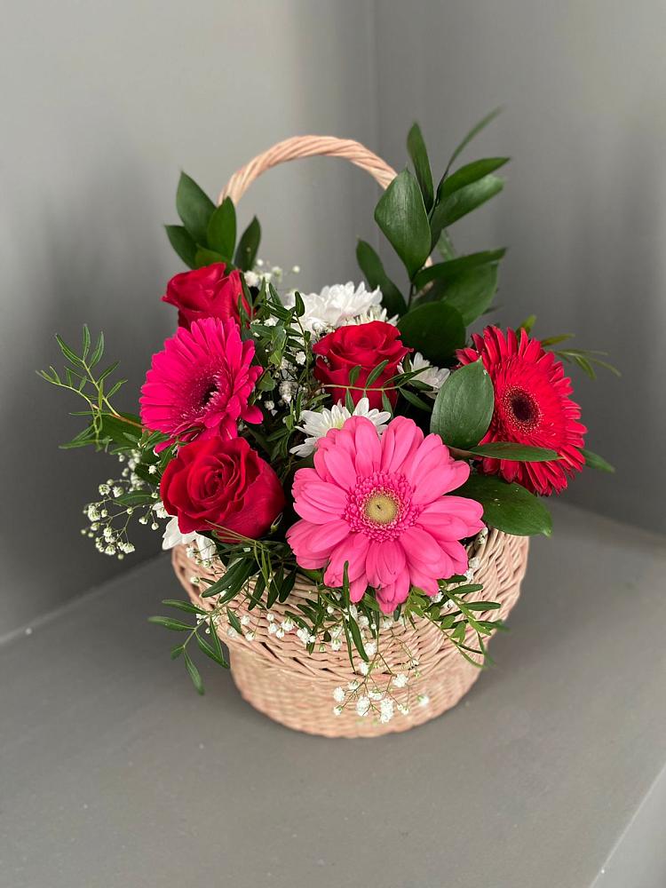 Цветочная композиция из Розы, Хризантемы и Герберы в корзине в Ульяновске