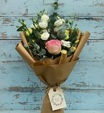 Букет цветов из:  Розы и Лизиантусы в Ульяновске