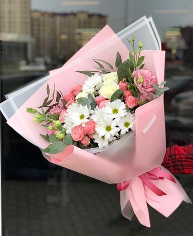 Букет цветов из: Розы, Лизиантусы и Хризантемы в Ульяновске