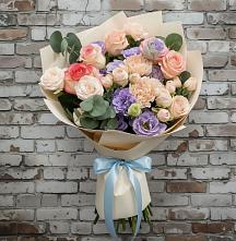 Букет Феерия в Ульяновске Букет цветов из:  Розы, Лизиантусы и Гвоздики в Ульяновске